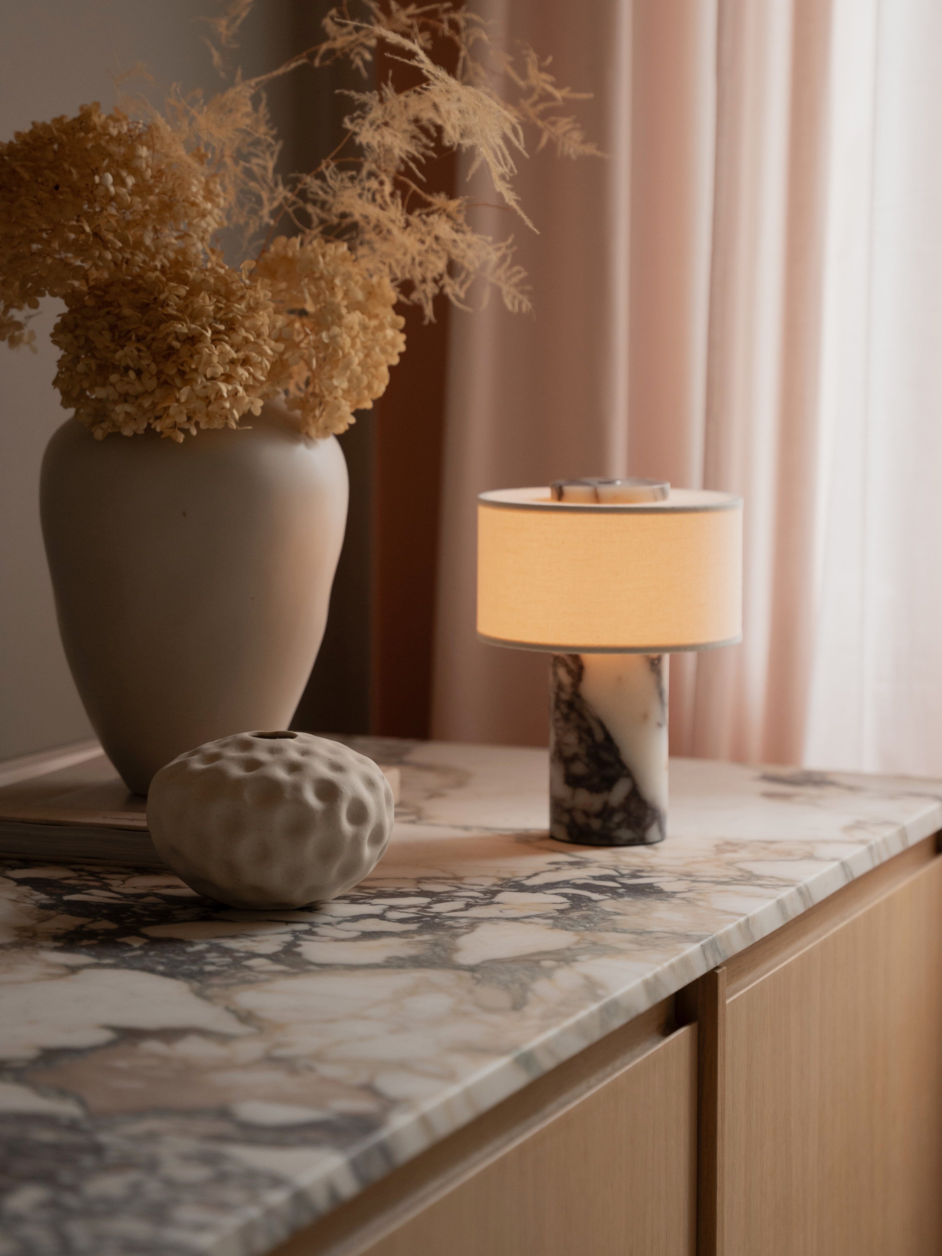 Auríe Portable Lamp | Calacatta Viola