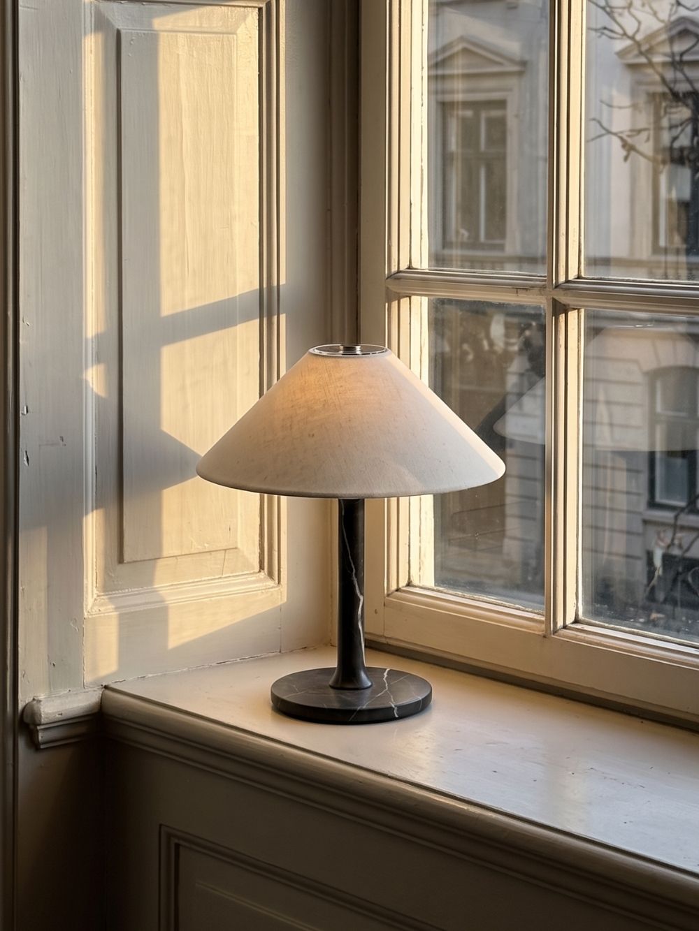 The Rossa Portable Lamp | Black Marble & Linen