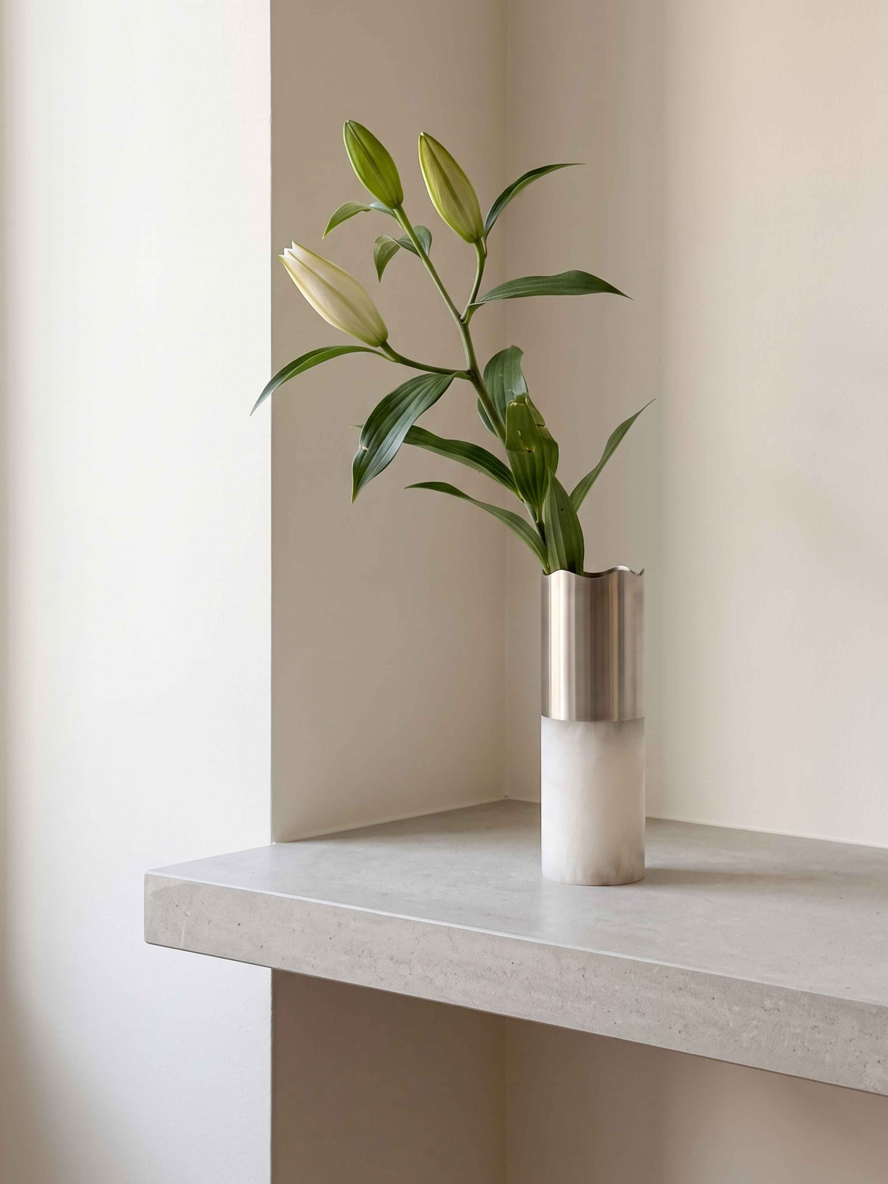 The Lyla Vase | Alabaster & Brushed Metal